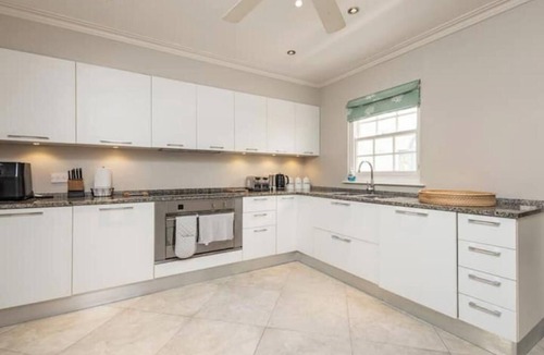 Trents House | 4 bed Luxury Private Villa with Pool