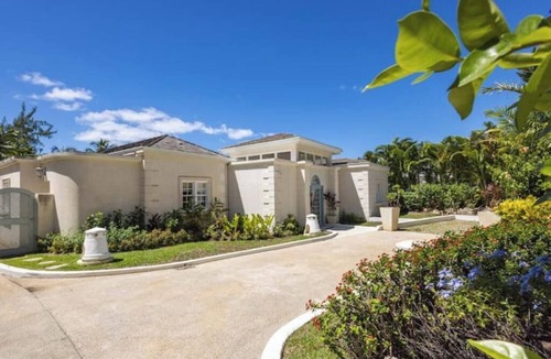 Trents House | 4 bed Luxury Private Villa with Pool