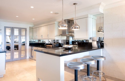Old Trees Bay Apartment | Beach Front Luxury Apartment With 2 En-Suite Bathrooms And 30m Pool