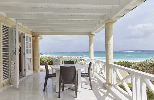 Silver Sands House | Beachfront 2 bedroom house right one the white sand beach of Silver Sands