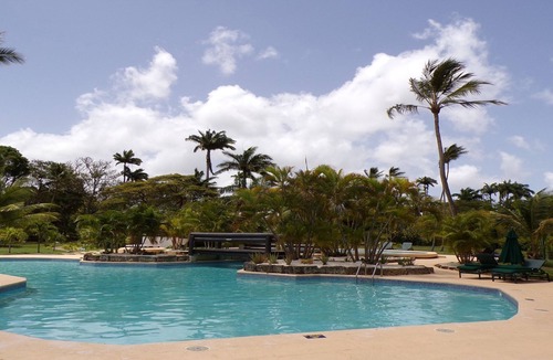 Porters Apartment | Beachfront Apartment With A Large Communal Pool And Close To Restaurants