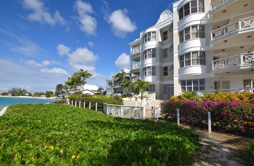 Worthing Apartment | Beachfront Cosy and Romantic Condo - Nautilus
