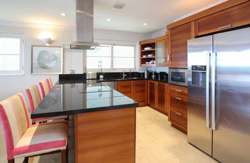 Old Trees Bay Apartment | Beachfront luxury modern 2-bed apt with pool