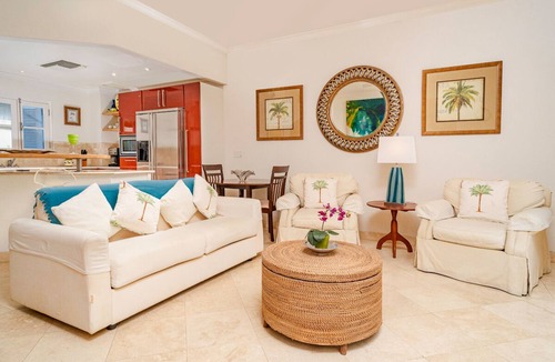 Schooner Bay Apartment | Beachfront Retreat with Pool: Schooner Bay 112