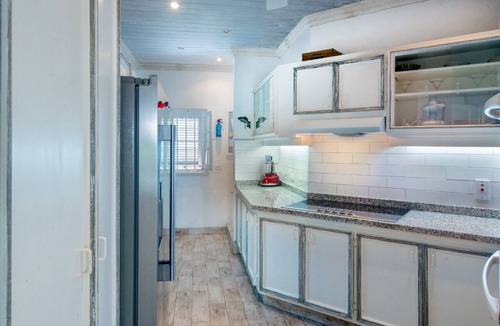 Gibbs Bay House | Beachfront Townhouse with Plunge Pool - Waverly House