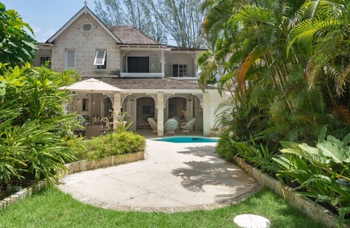 Gibbs Bay House | Beachfront Townhouse with Plunge Pool - Waverly House