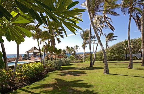 Bottom Bay Villa | Beachfront villa with pool and dramatic views of Bottom Bay Beach