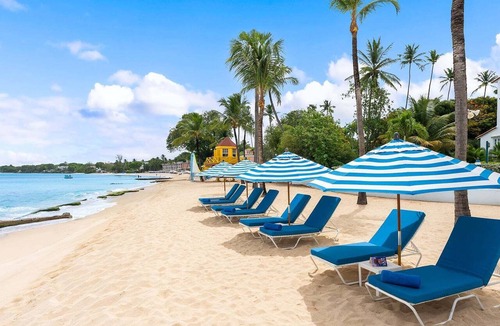 Porters Apartment | Beachfront with resort pool - Glitter Bay 112