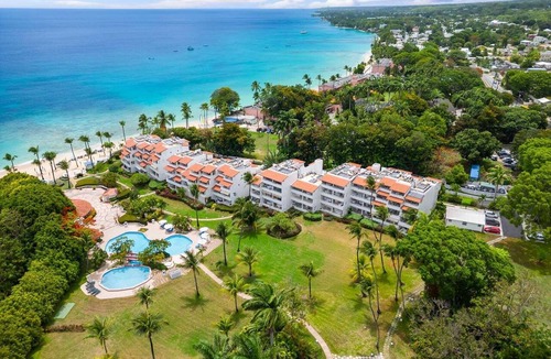 Porters Apartment | Beachfront with resort pool - Glitter Bay 112