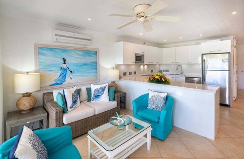 Porters Apartment | Beachside apartment with shared pool - Glitter Bay Estate 309