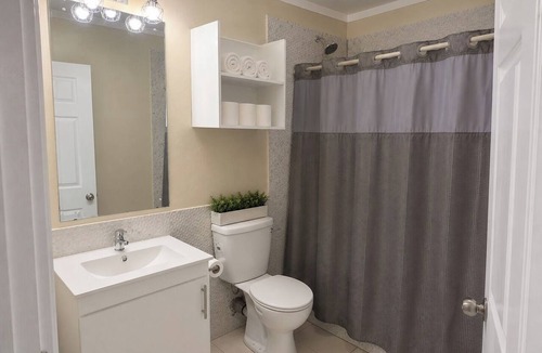Bridgetown House | Beauti-Rest: Near US Embassy