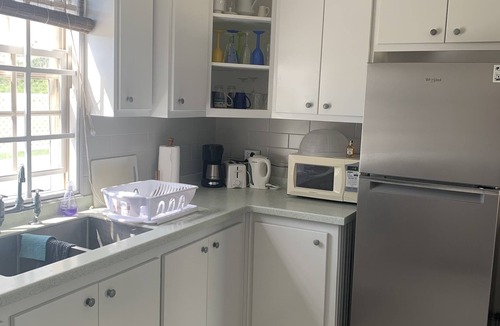 Green Garden Apartment | Beautiful 2 bed 2 bath town-house with pool and sea views.