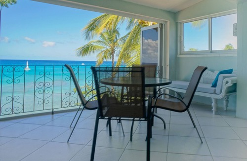 Derricks Apartment | Beautiful 2-Bedroom Apartment right on the beach in this tranquil little bay