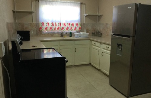 Clermont Apartment | Beautiful 2 bedroom 1 bathroom apartment.