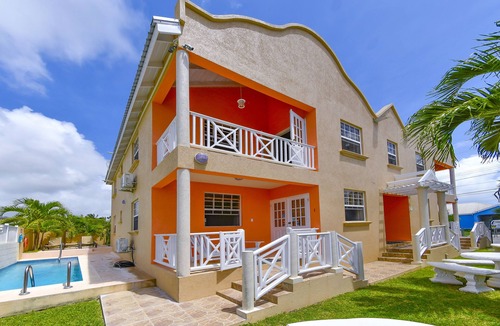 Providence Apartment | Beautiful spacious 2 Bedroom Apartment with Pool near beach, shops and Golf Club