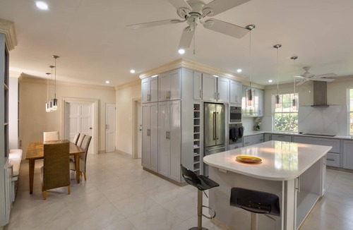 Porters Villa | Beautiful family home on private road - 3 minutes walk to beach