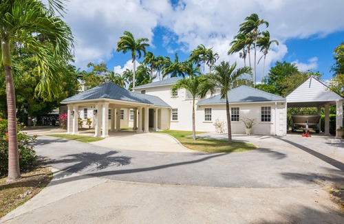 Porters Villa | Beautiful family home on private road - 3 minutes walk to beach