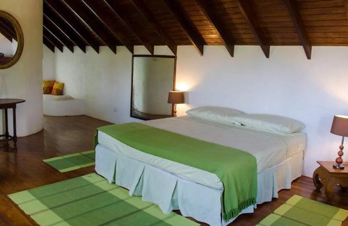Diamond Valley Villa | Beautiful luxury two bedroom seaside cottage at The Crane