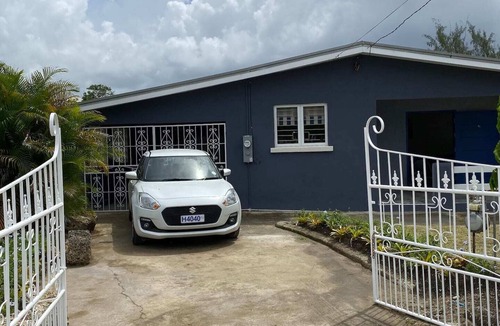 Halcyon Heights House | Blue Door Beach House - 3 bed 2 bath w/AC, WIFI, KITCHEN, WASH/DRY & CABLE