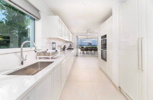 Reeds Bay Villa | Blue Oyster Summary: