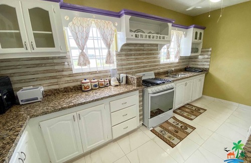 Apple Hall House | Bottom Bay Beach Villa 4Bd 4.5bath, Air conditioning, Wi-Fi, kitchen
