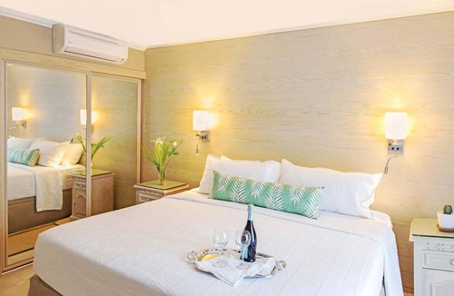 Maxwell Apartment | Bougainvillea Junior Suite