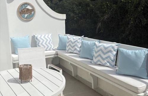 Mullins Apartment | Boutique 3 bedroom apartment near Mullins beach. Tropical gardens swimming pool