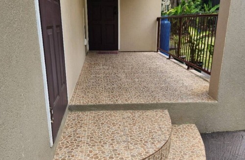 Frere Pilgrim House | Breezy Warm Paradise, Private Parking, Large Backyard and Cozy Patios, Free WIFI