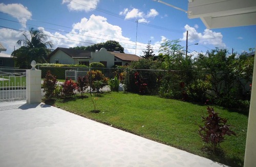 Weston House | Casaneta Tropical Cottage