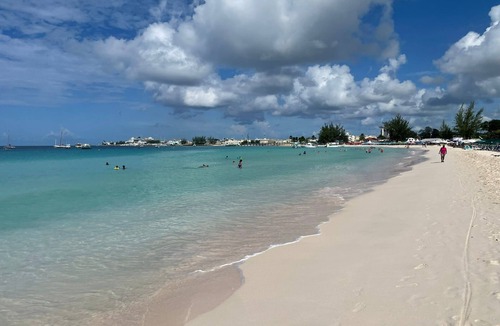 Welches Apartment | Central location for self catering beach holiday, close to beach & facilities