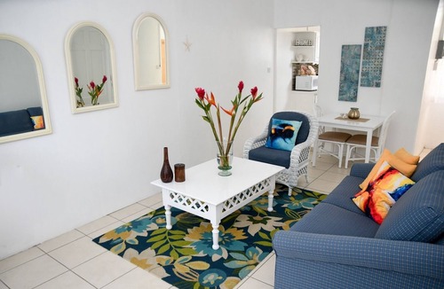 Maxwell Hotel | Chadville Beach Apartment