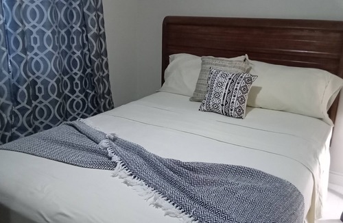 Wotton Apartment | Charming 2-bedroom apartment with WiFi, AC in tranquil Christ Church
