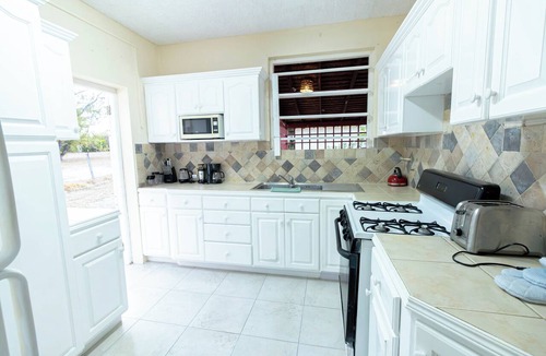 Diamond Valley House | Charming 2-bedroom Apartment with AC at gorgeous Crane Beach