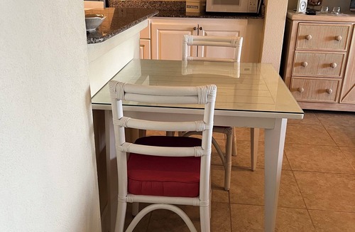 Paynes Bay Apartment | Charming 2-bedroom apartment in gated community