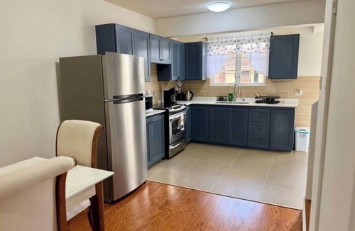 West Coast Apartment | Charming 2-bedroom apartment with WiFi, AC in wonderful Rowans