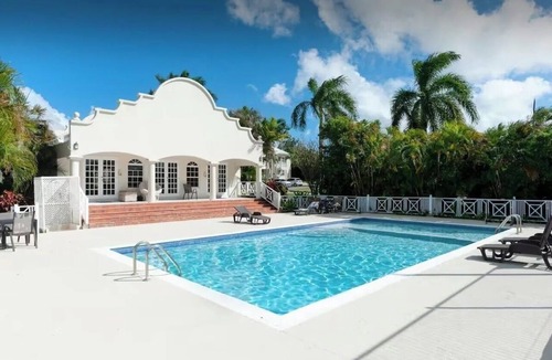 Holder's Hill Apartment | Charming 2-bedroom apartment in a St James, Barbados 5 mins from the beach.