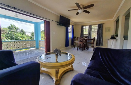 Weston Condo | Charming 2-bedroom condo in Weston with AC, WiFi and so close to the beach!