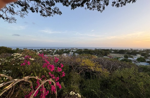 Brittons Hill House | Charming 3-bedroom villa w/all amenities Close to white sand beaches -Barbadosn