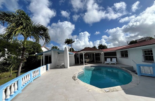 Halcyon Heights House | Charming 3-bedroom villa in marvelous Holetown with AC, WiFi and private pool!