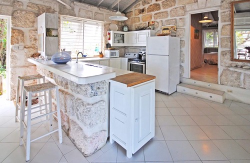 Merlin Bay House | Charming West Coast Cottage Near Beach