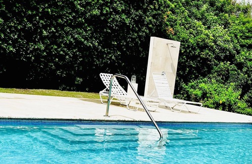 Frere Pilgrim Condo | Chic Condo in Central Location—Pool, Gated, WiFi