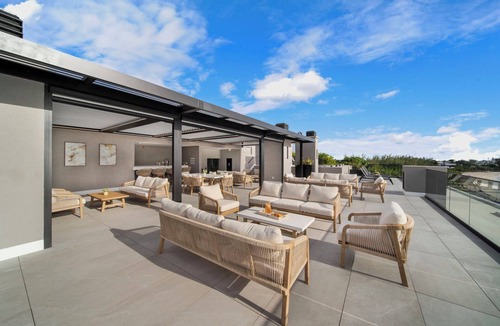 Brighton Apartment | Chic New Luxury Beachfront Condo - Allure 204