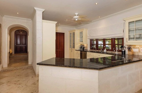 Lascelles Villa | Claridges 5 - Luxury Villa Near Gibbes Beach