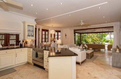 Lascelles Villa | Claridges 5 - Luxury Villa Near Gibbes Beach
