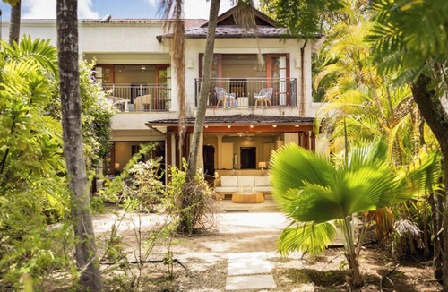 Lascelles Villa | Claridges 5 - Luxury Villa Near Gibbes Beach