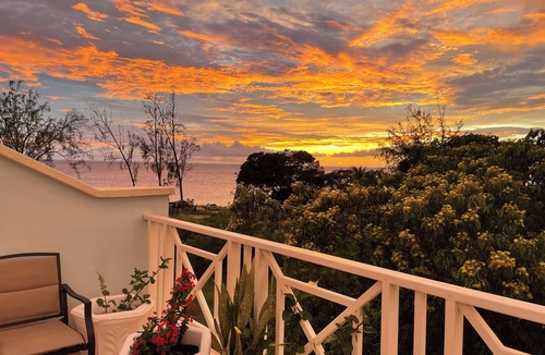 Enterprise Condo | Coastal Serenity - Rooftop Terrace, 1 minute to ocean