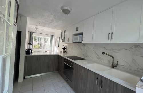 Enterprise House | Comfortable Holiday Home with Pool in Perfect Location : Miami Beach + Freights