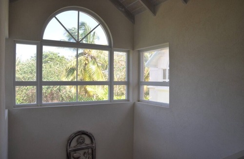 Enterprise House | Comfortable Holiday Home with Pool in Perfect Location : Miami Beach + Freights