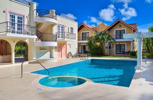 Clapham Apartment | Comfy Cozy Studio Apt#9 with Pool on South Coast near Accra Beach