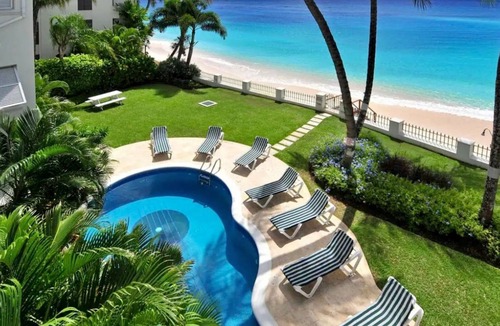 Saint Lawrence Apartment | Condominium apartment in front of Beach